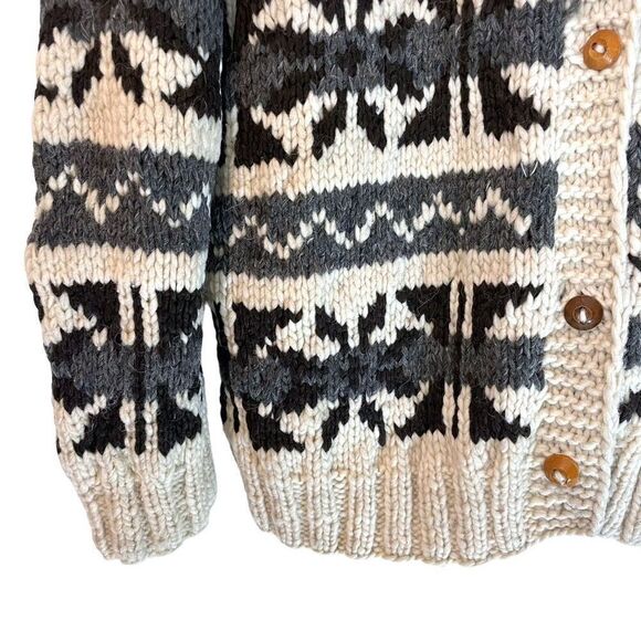 Knit Cowichan Sweater made in Equador 
100% Wool - Picture 5 of 10